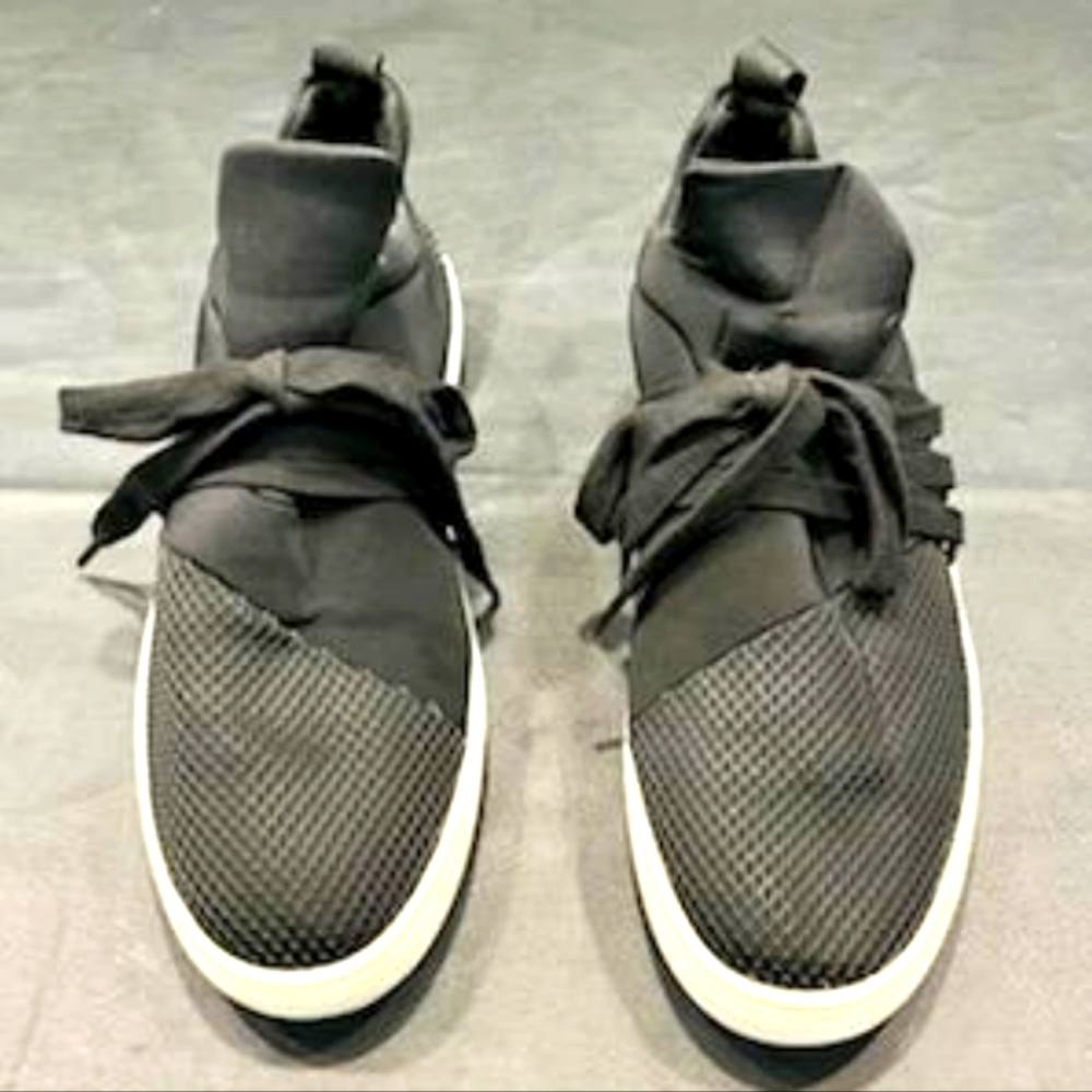 Steve Madden women's sneakers size 10, black.